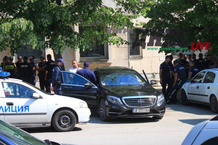 Горещи новини | Разпитват известен варненски  бизнесмен за скандала с паркирането