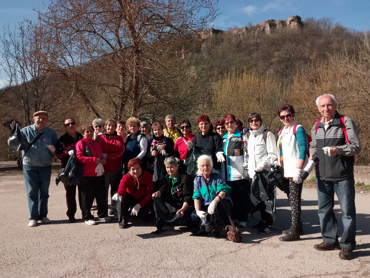 Горещи новини | Доброволци събраха 30 чувала с отпадъци на Ксилифор