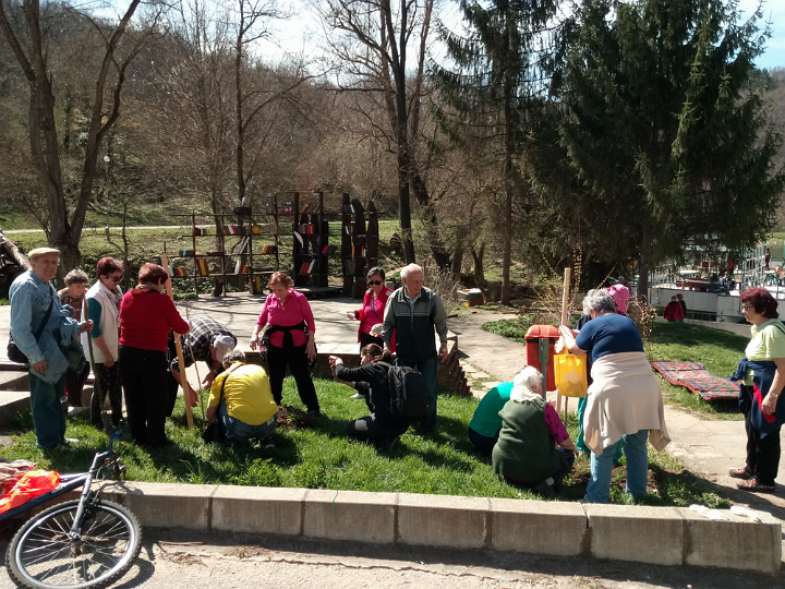 Доброволци събраха 30 чувала с отпадъци на Ксилифор