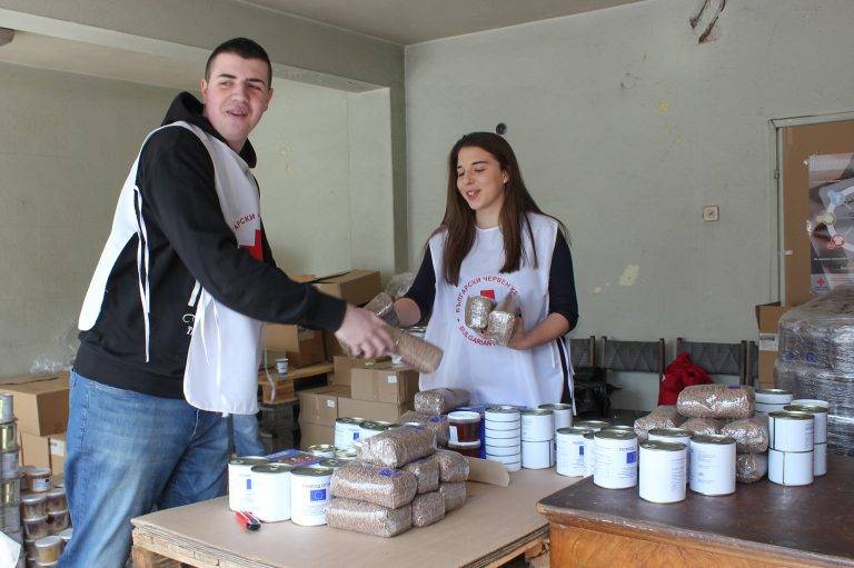 Горещи новини | Над 400 социално слаби във В. Търново  вече получиха  безплатни храни