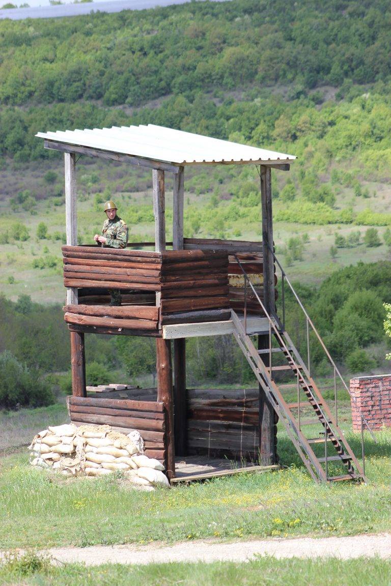 Бойна техника и оръжие представиха от НВУ пред 1300 ученици (галерия)