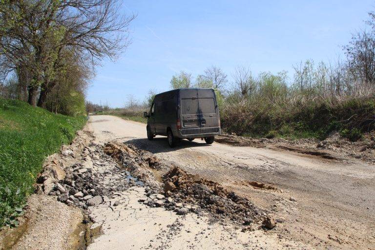 Горещи новини | Пропадна пътят към Леденик