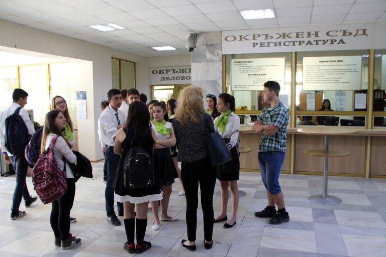 Ученици и студенти станаха  прокурори и съдии за един ден