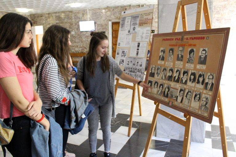 Ученици и студенти станаха  прокурори и съдии за един ден