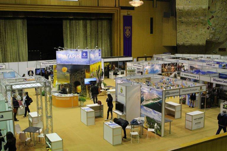 Дарове на Тато от цял  свят показват в изложба