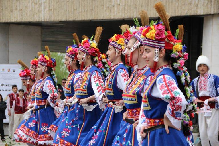 Дарове на Тато от цял  свят показват в изложба