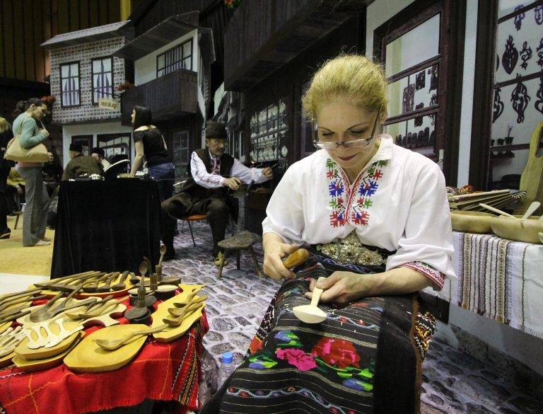 Дарове на Тато от цял  свят показват в изложба