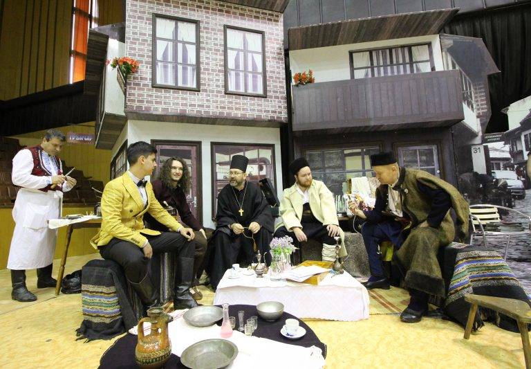 Горещи новини | Дарове на Тато от цял  свят показват в изложба