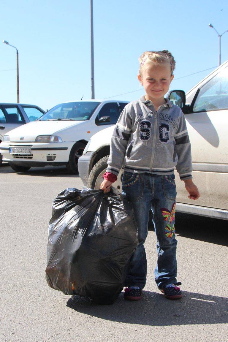 Стотици великотърновци получиха книги  срещу предадени пластмасови отпадъци