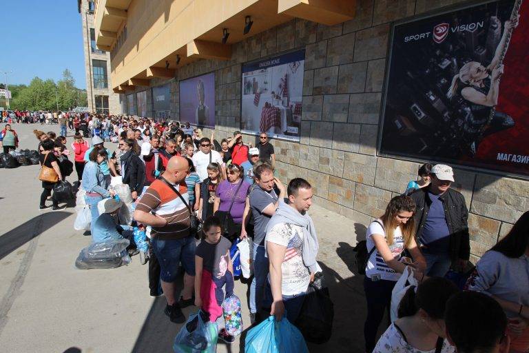 Стотици великотърновци получиха книги  срещу предадени пластмасови отпадъци