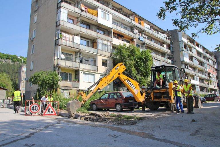 Общество | Инвестират 1,9 млн. лв. в инфраструктурата на квартал “Чолаковци”