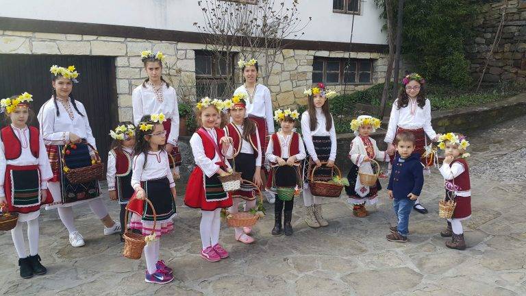 Лазарки огласиха Арбанаси