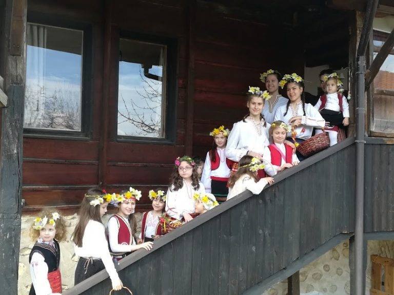 Лазарки огласиха Арбанаси