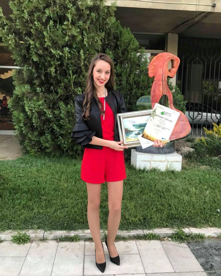Горещи новини | Лилия Ангеличева с първа награда от първия международен конкурс „Пазарджик пее“