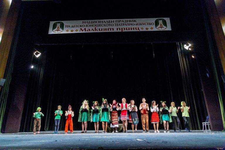 Никола от Дебелец и Виктория от Шемшево с награди от фестивала “Малкият принц