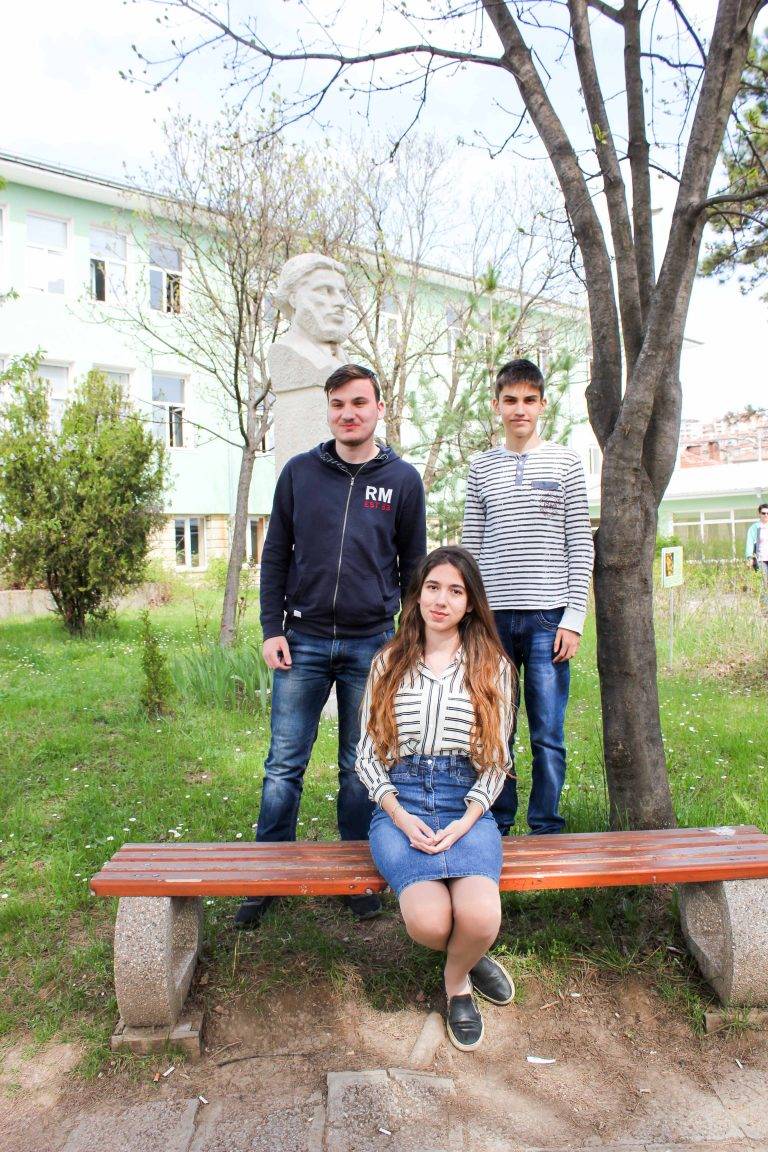 Горещи новини | Осем ученици от ПМГ стигнаха до  финалите на национални олимпиади