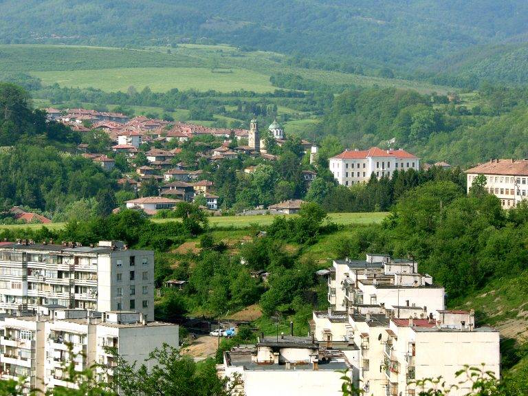 Елена | Приветливият вид на града и селата в община Елена е обща грижа