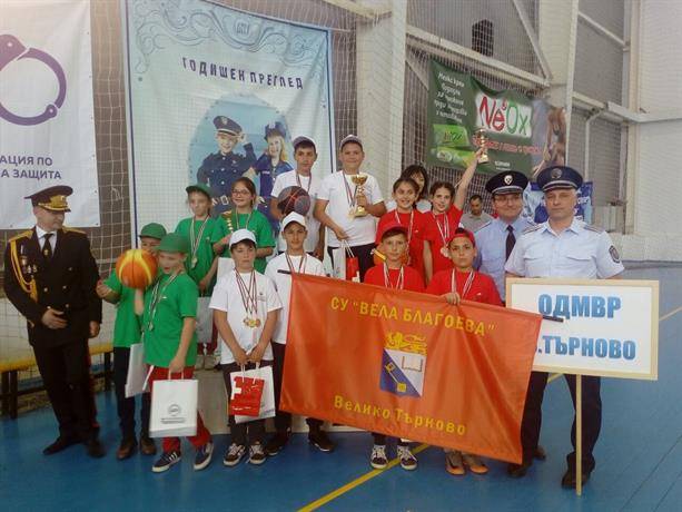 Горещи новини | Отборът на СУ „Вела Благоева“ е трети в националното състезание на Детските полицейски управления