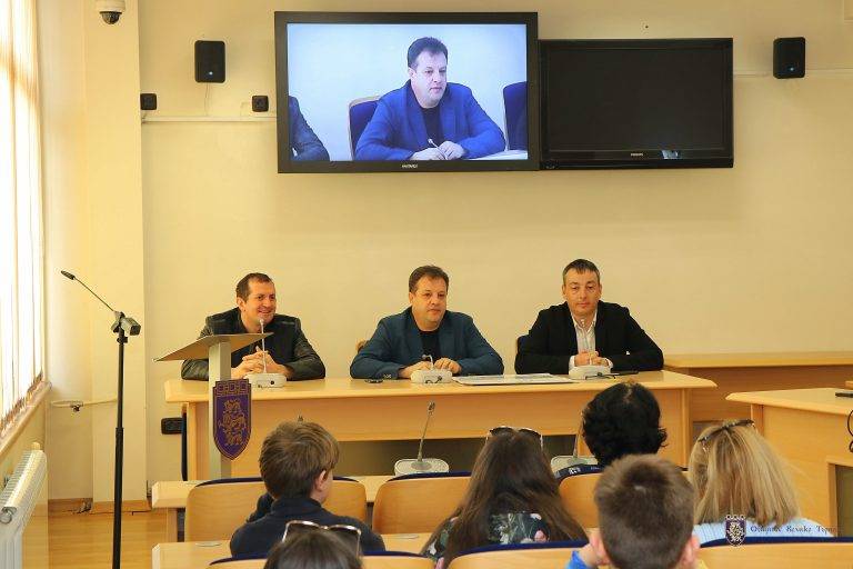 Българчета от Цариброд гостуват във Велико Търново