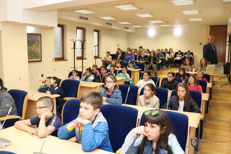 Българчета от Цариброд гостуват във Велико Търново