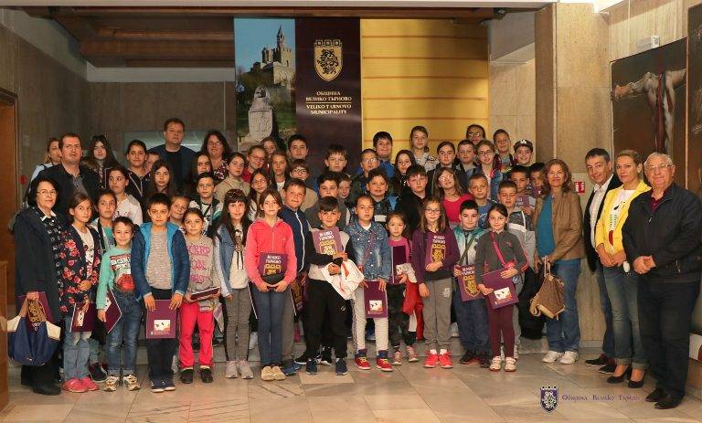 Горещи новини | Българчета от Цариброд гостуват във Велико Търново