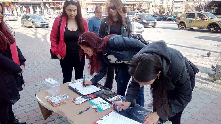 Събират подписи за забрана на  добива на ценни кожи в България