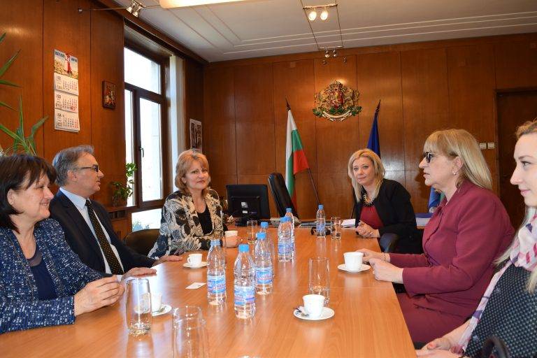 Министърът на правосъдието Цецка Цачева участва в обучение във Велико Търново