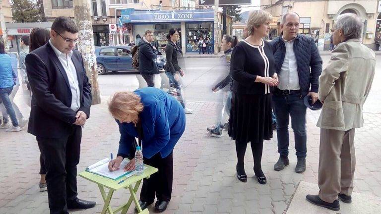 Горещи новини | Стотици жители на областта подкрепят разваляне на сделката за ЧЕЗ