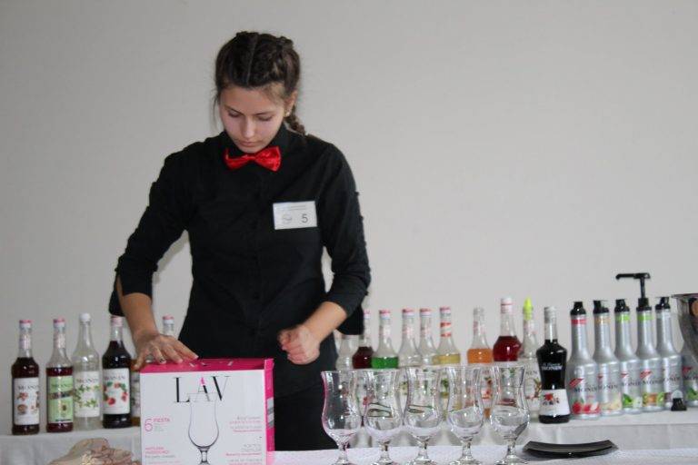 Учениците от Гимназията по туризъм се класираха за Националните състезания по професии в Пловдив и Варна