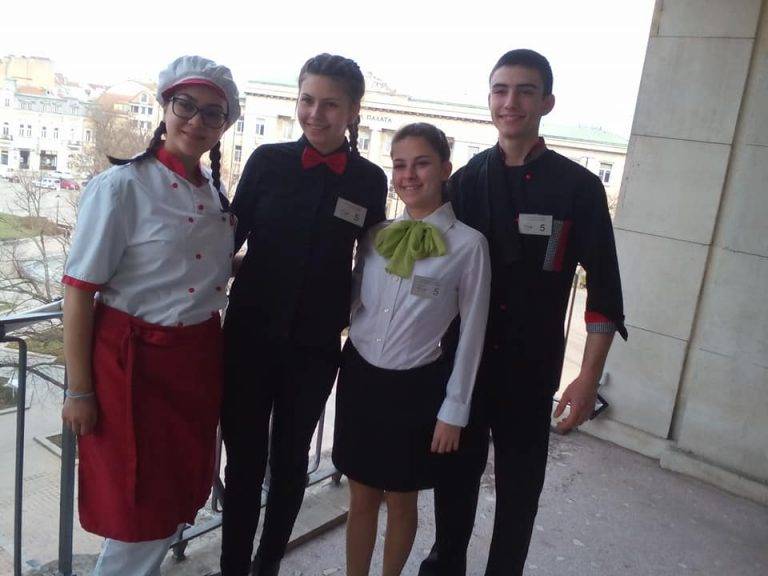 Горещи новини | Учениците  от Гимназията по туризъм се класираха за Националните състезания по професии в Пловдив и Варна