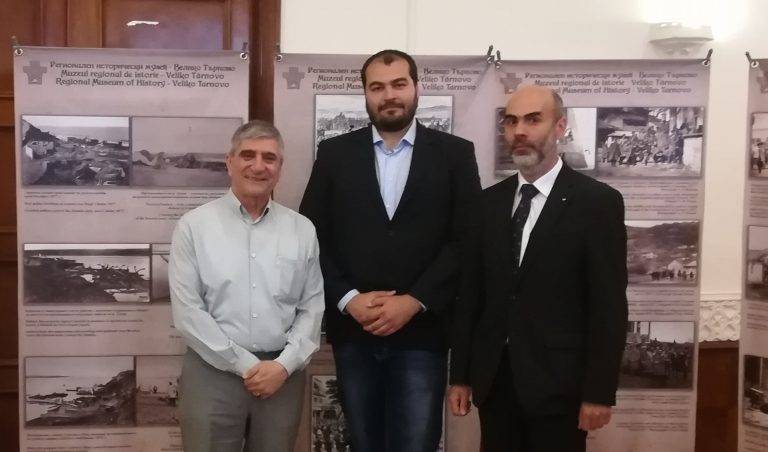 Култура | Великотърновският музей откри в Букурещ изложба с уникални фотоси от Руско-турската война