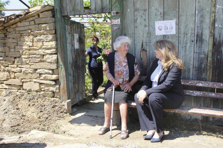 Горещи новини | Жителите на Велчево  разплакаха Илияна Йотова