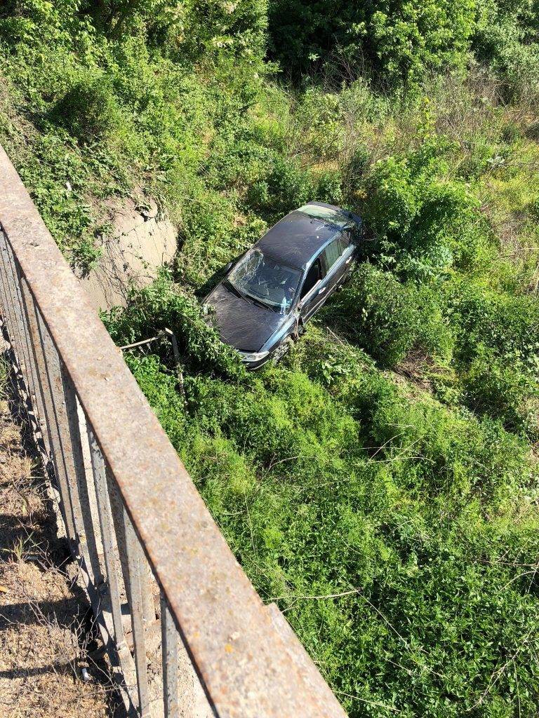 Кола прелетя над мост в кв. “Чолаковци”
