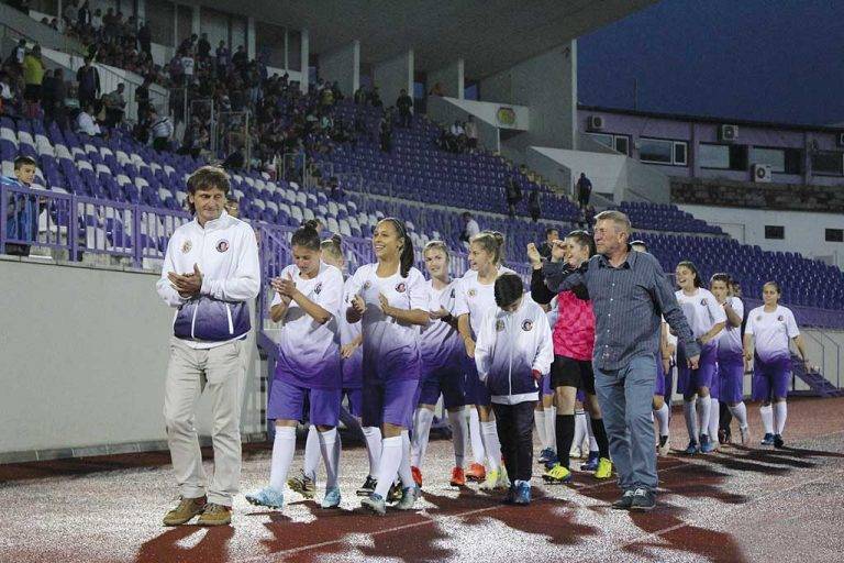 Спорт | Етърки донесоха късмет на мъжете