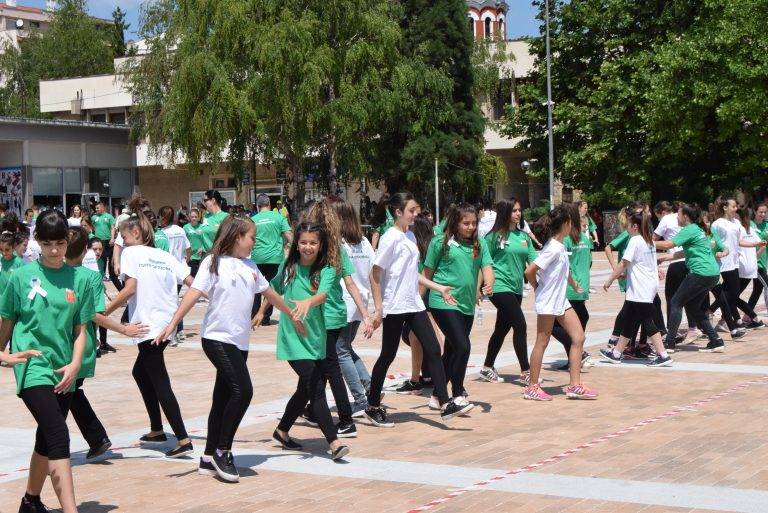 202-ма души танцуваха кадрил в Горна Оряховица за рекорд на Гинес