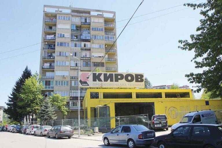 Общество | Изграждат голям магазин за инструменти във В. Търново