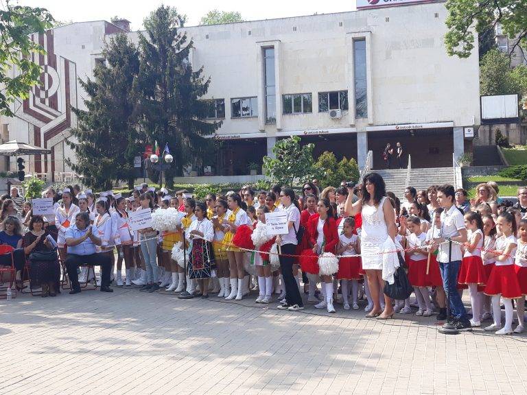 540 оркестранти и мажоретки дефилираха в Свищов