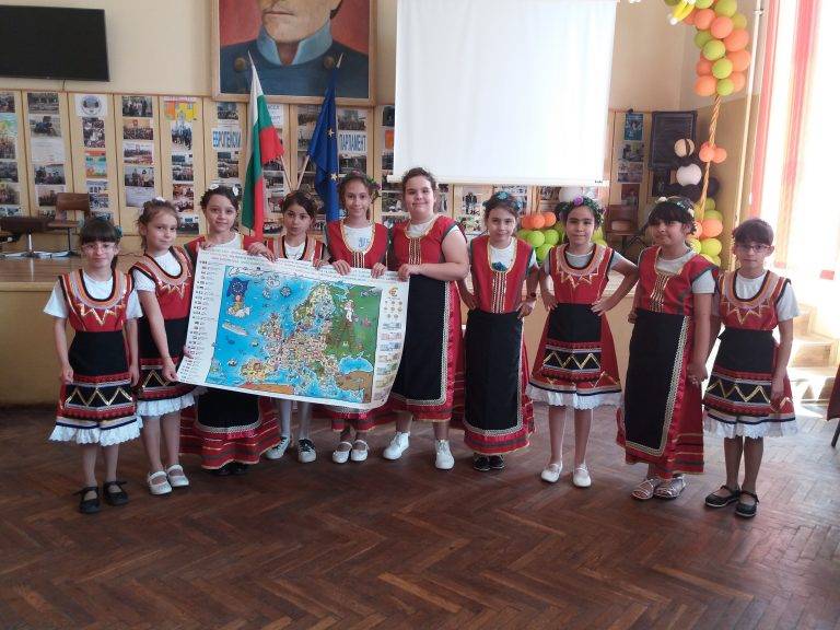 С празник „Ние сме бъдещето!“  В СУ „Николай Катранов“ отбелязаха 9 май