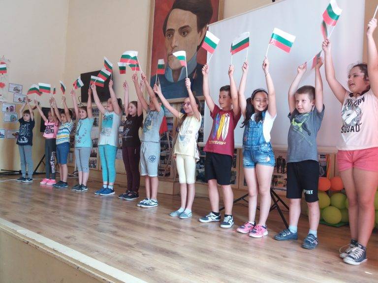 С празник „Ние сме бъдещето!“  В СУ „Николай Катранов“ отбелязаха 9 май