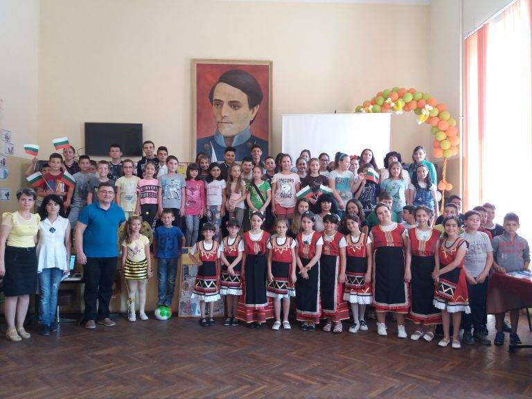 С празник „Ние сме бъдещето!“  В СУ „Николай Катранов“ отбелязаха 9 май