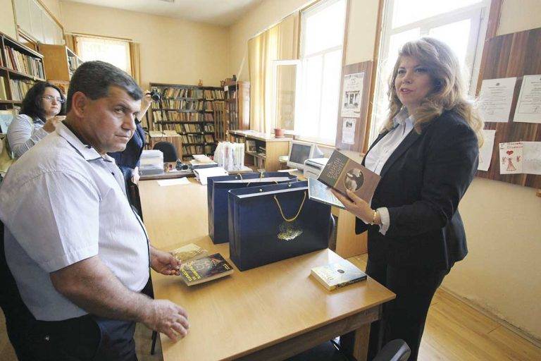 Жителите на Велчево  разплакаха Илияна Йотова