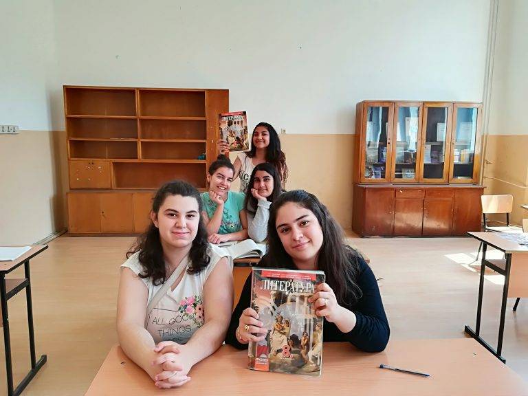 Култура | Ученици станаха учители  в Хуманитарната гимназия