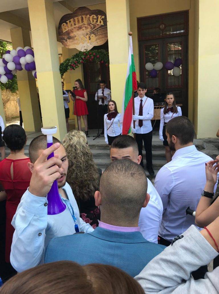 Старопрестолна гимназия по икономика изпрати тържествено   поредния   си випуск