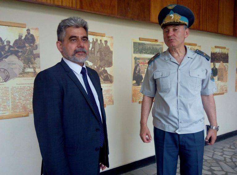 Култура | Депутатът Милен Михов дари  патриотична изложба на НВУ