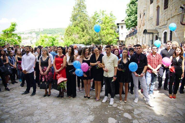 Старопрестолна гимназия по икономика изпрати тържествено   поредния   си випуск