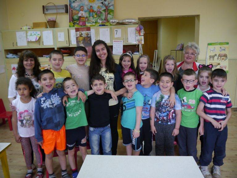 Култура | Ученици от Хуманитарна гимназия направиха литературна четене в ДГ “Пролет”