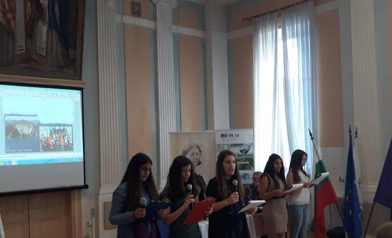 Ученици и учители почетоха патронния празник на Хуманитарна гимназия