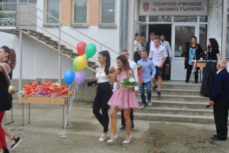 Горещи новини | Спортното училище изпрати 40 абитуриенти