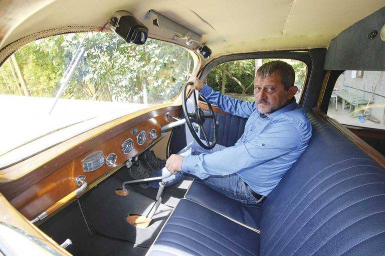 Единствената в света “Шкода Супърб 913”  е собственост на майстор от Лясковец