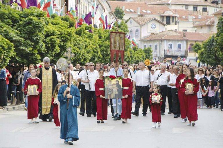 Култура | През 1861 г. за първи път в Търново отбелязват празника на светите братя Кирил и Методий